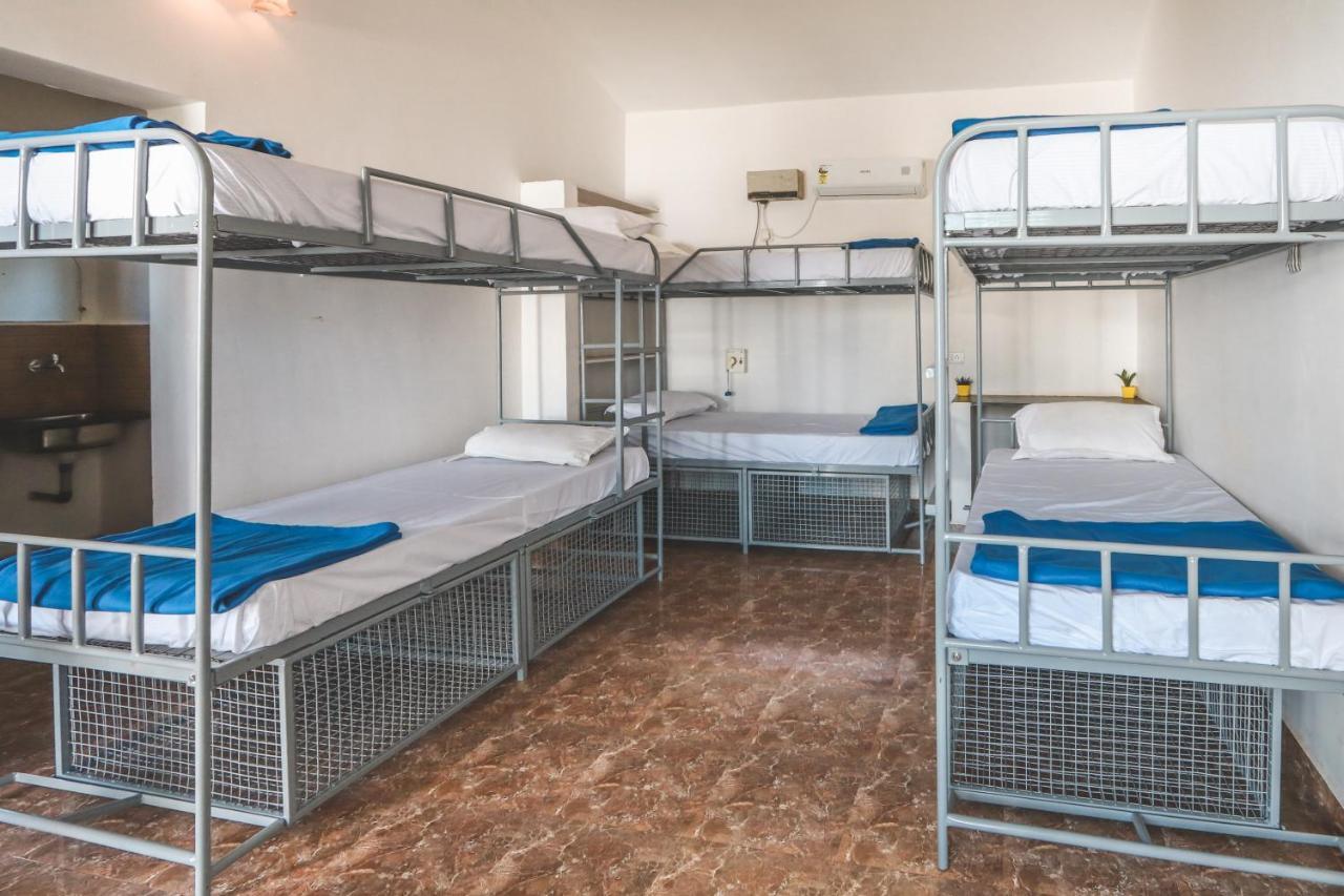 Piggy Hostel Vagator Extérieur photo